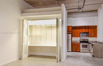 Building Photo - 250 NW 23rd St