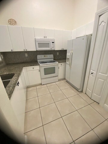 Foto del edificio - 1652 SE 28th St
