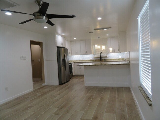 Foto del edificio - 7214 Corsicana St