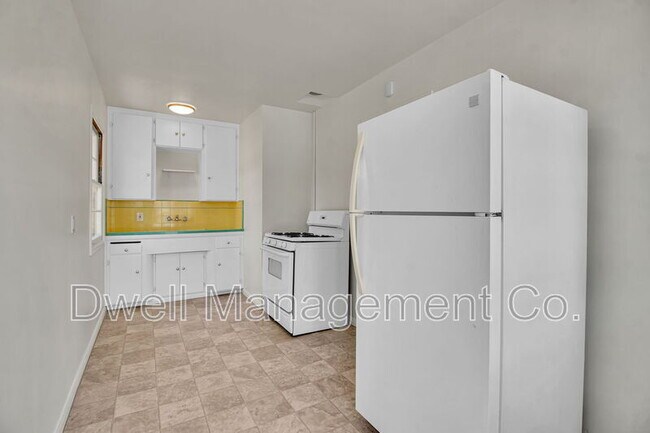 Building Photo - 4833 Cypress St