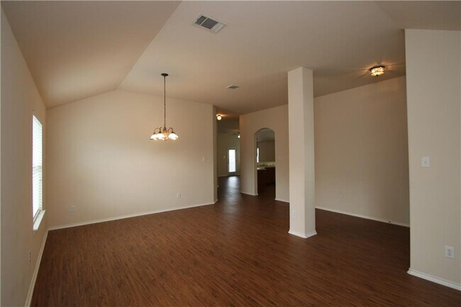 Foto del edificio - 1528 Haynie Bend