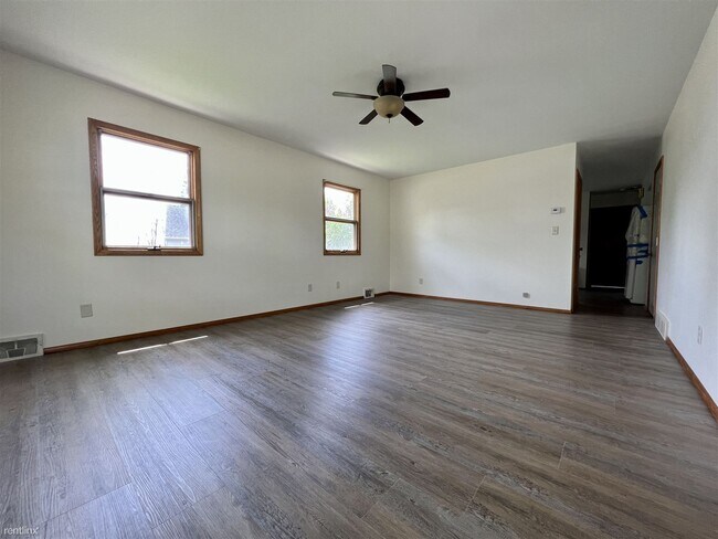 Foto del edificio - 2 br, 1 bath Duplex - 1716 Dick Drive 1718