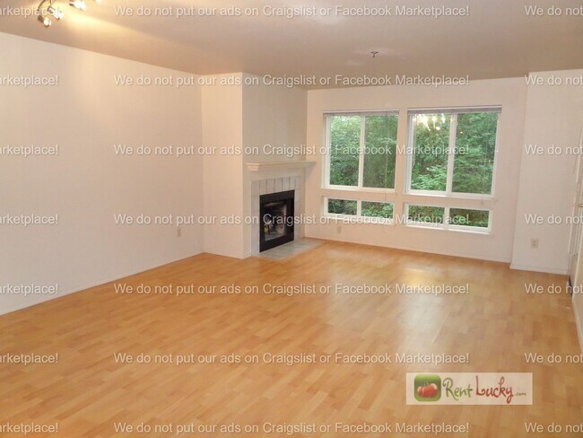 Foto del edificio - Super Cute and Private 2-Bedroom Condo w/2 Parking Spaces in Lake Forest Park!!