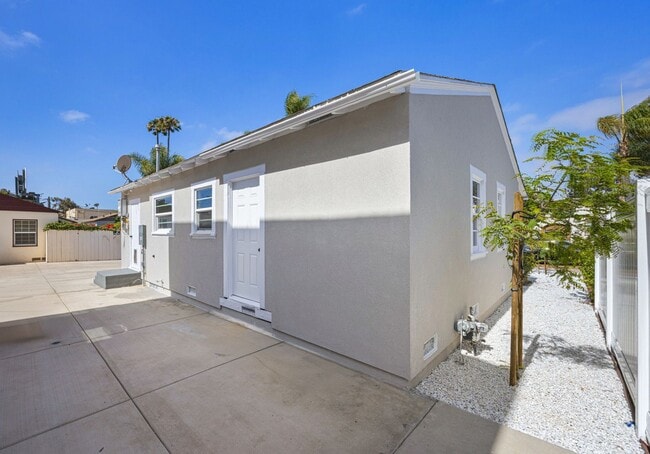 Building Photo - Bright 2-Bed, 1-Bath Home in the Heart of ...