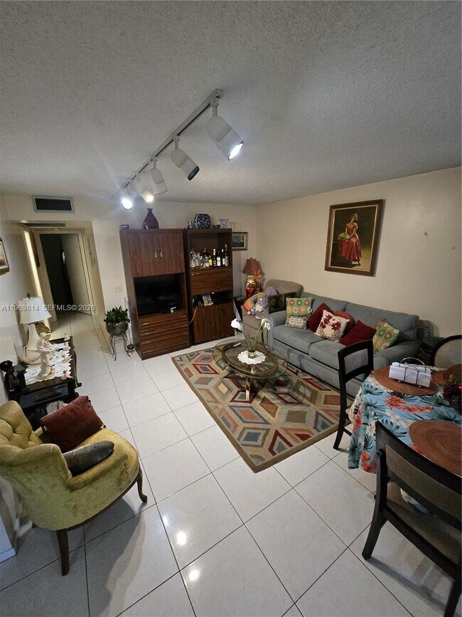 Foto del edificio - 13500 SW 1st St