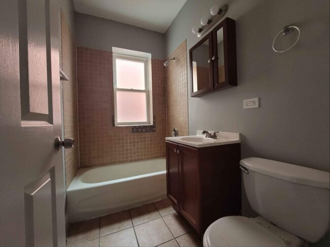 Foto del edificio - 527 N Homan Ave.