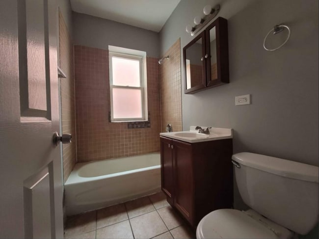 Building Photo - 527 N Homan Ave.