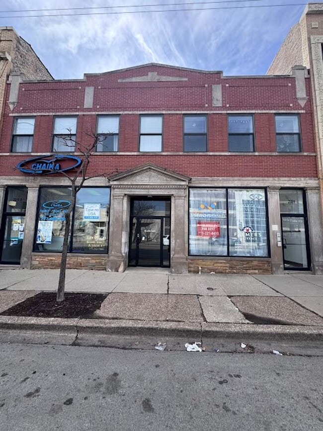 2319-2321 W Chicago Ave - 2319-2321 W Chicago Ave Apartment