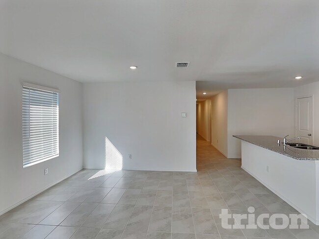 Foto del edificio - 1793 Courage Crk