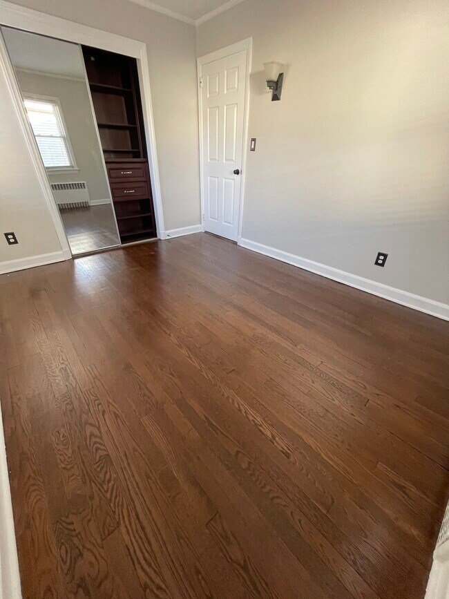 Master bedroom - 354 Midland Ave
