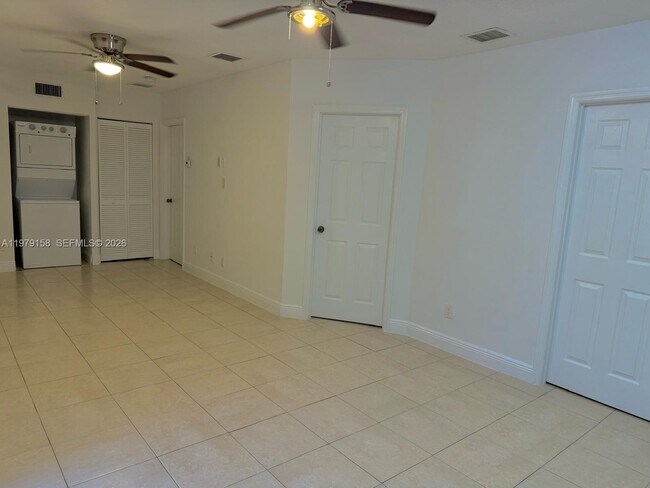 Foto del edificio - 2099 NW 26th Ave