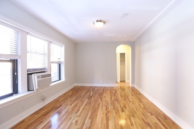 Foto del edificio - 553 W Arlington Pl