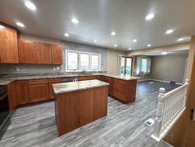 Foto del edificio - Newly remodeled 5 bedroom, 3 bath ranch style home