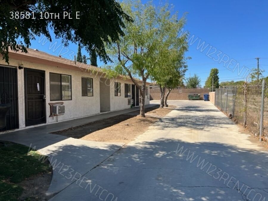 Foto principal - 1BD/1BTH FIRST FLOOR APT EAST PALMDALE (RO...