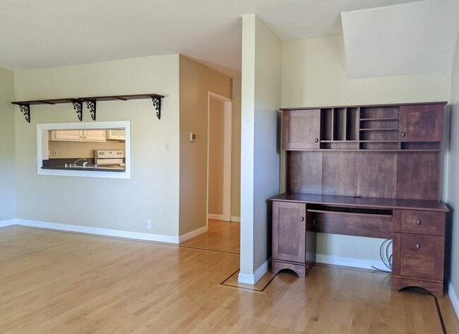 Building Photo - 105 Ascot Ct