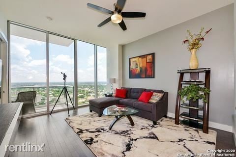 Building Photo - 1 br, 1 bath  - 600 E Market St # 2517