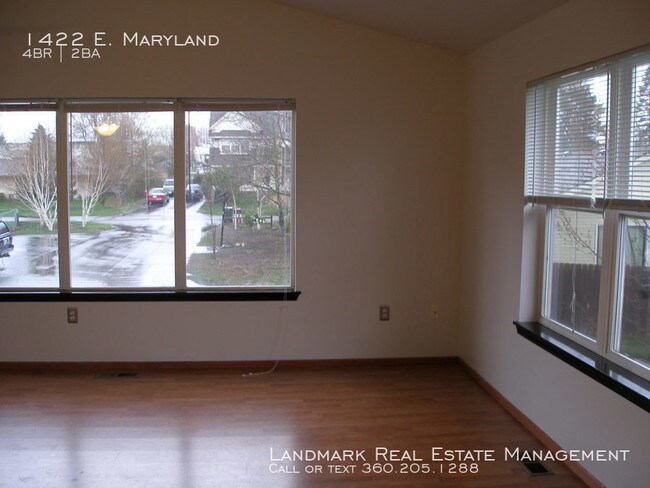 Foto del edificio - 4 Bedroom Duplex in Roosevelt Neighborhood!