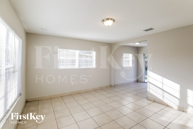 Foto del edificio - 1231 NE 214th St