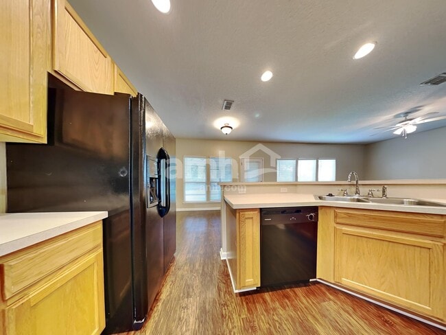 Building Photo - 9146 Prosperity Lake Dr