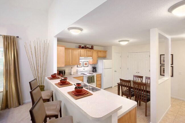 Amplias cocinas comedor - Redwood Elyria