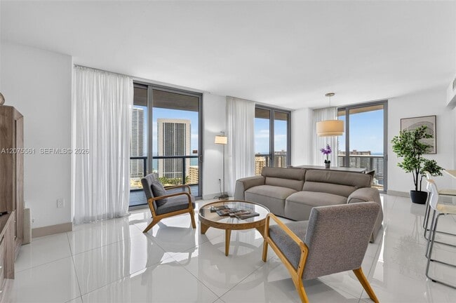 Building Photo - 2600 E Hallandale Beach Blvd