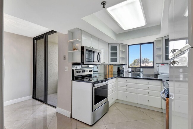 Building Photo - 6372 La Costa Dr