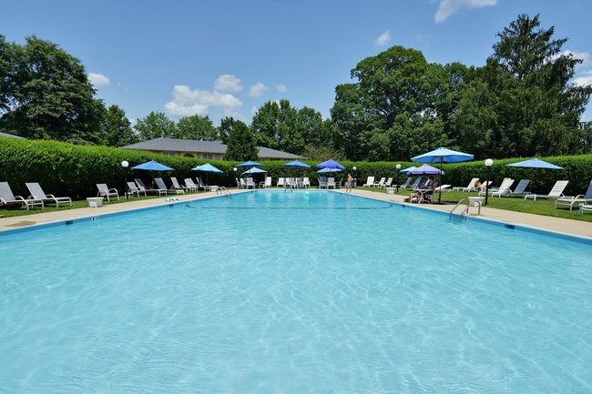 Building Photo - Hickory Hills Condominiums