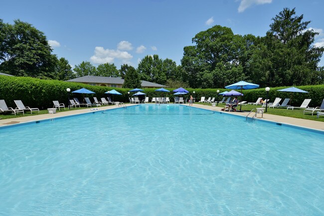 Foto del edificio - Hickory Hills Condominiums
