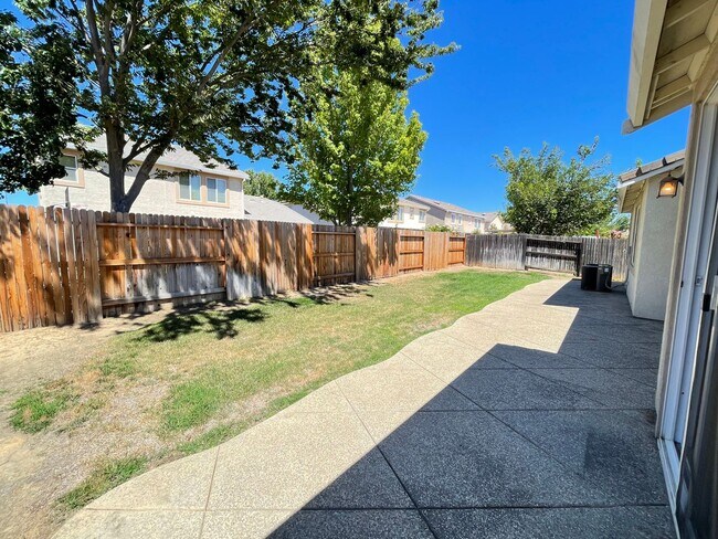 Foto del edificio - 5301 Lotus Pond Way