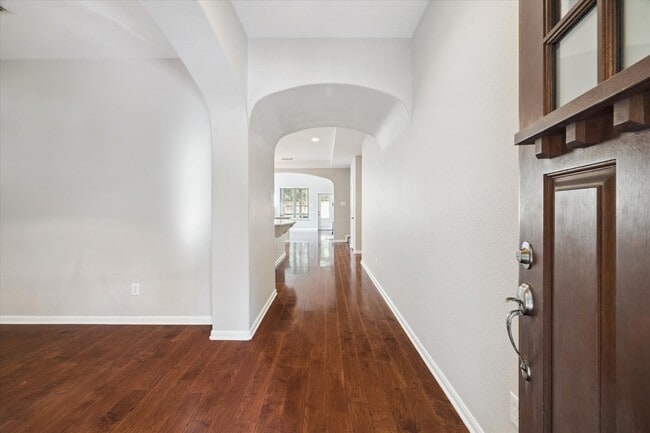 Building Photo - 6 Douvaine Ct