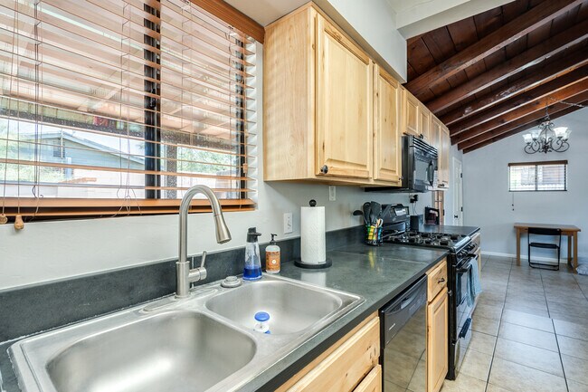 Building Photo - 4239 E Texas Cir