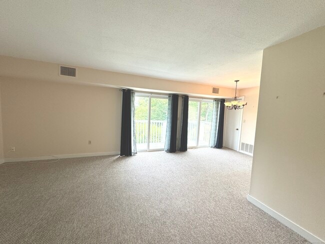 Foto del edificio - 15 Brookwood Dr