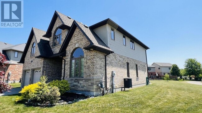 Building Photo - 1465 PRIVET Pl