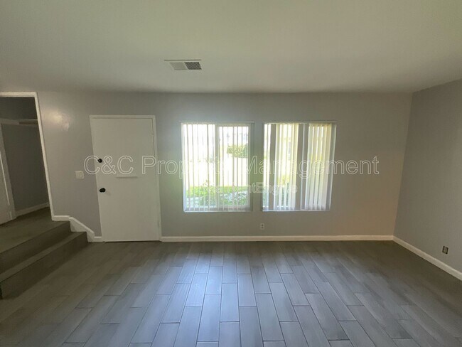 Foto del edificio - 292 Grecia Ct