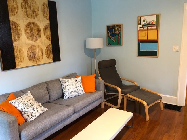 Foto del edificio - 923 Idlewild Ct