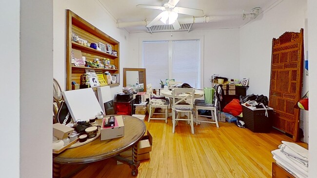 Foto del edificio - Large Lakeview Garden One Bedroom Includes...