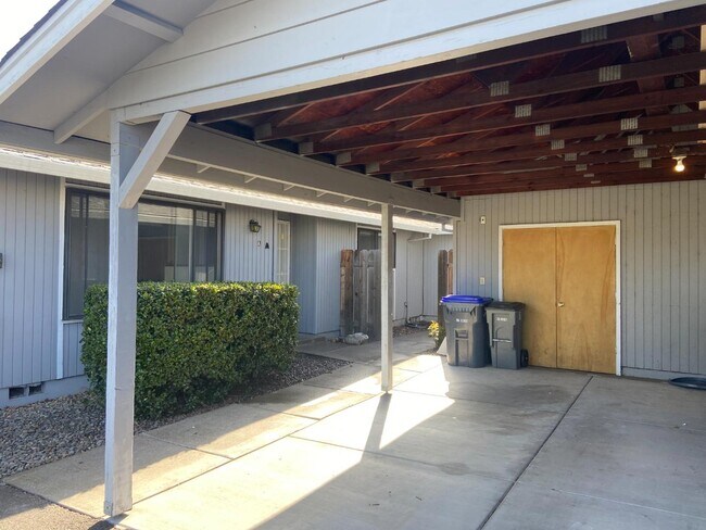 Foto del edificio - 577 N Laurel St