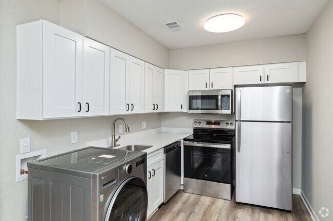 2 habitaciones, 1 baño - 700 pies cuadrados - Cocina - Solis at Niceville