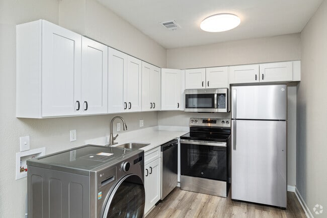 2BR, 1BA - 700SF - Kitchen - Solis at Niceville