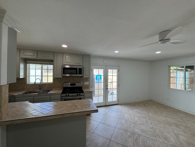 Building Photo - 3563 Promontory St