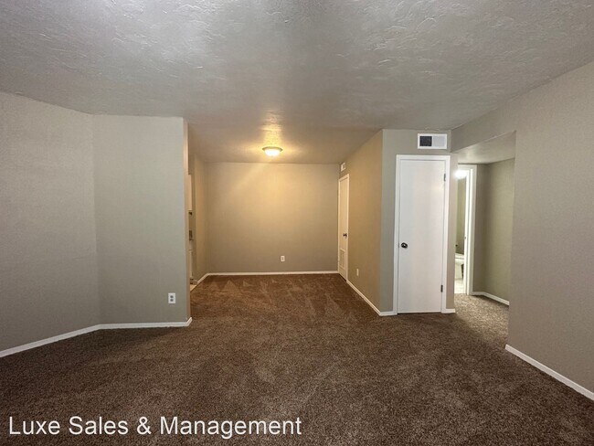 Building Photo - 1 br, 1 bath House - 6012 Northwest Expres...