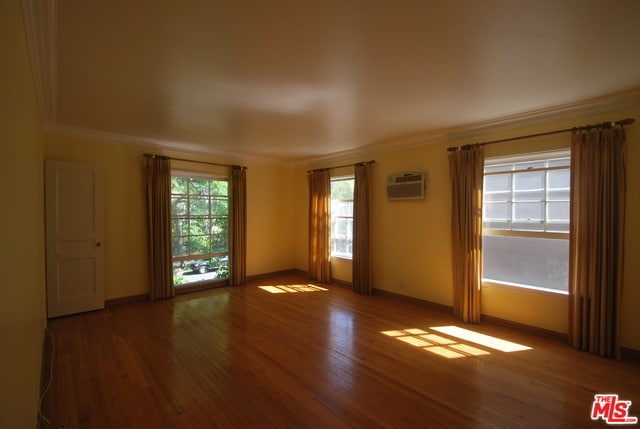 Building Photo - 325 N Palm Dr