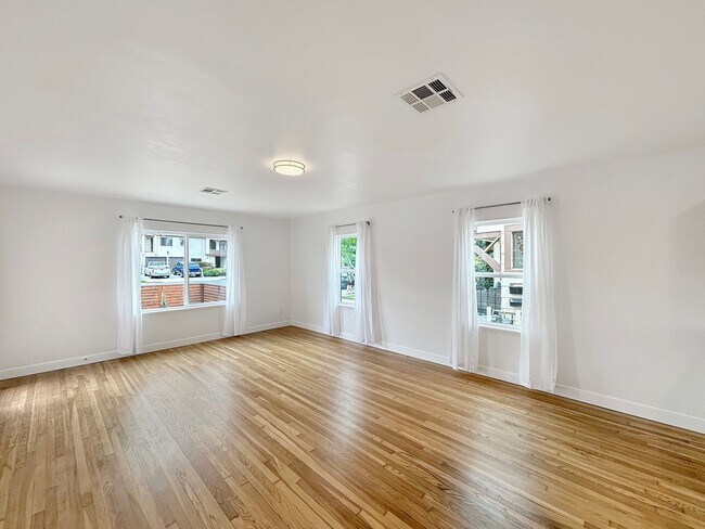 Foto del edificio - Stunning 3BD/2BA House in University Heigh...
