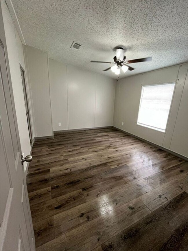 Foto del edificio - Newly renovated 3/2 Manufactured Home in O...