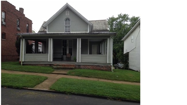 205 front - 205 W Washington St