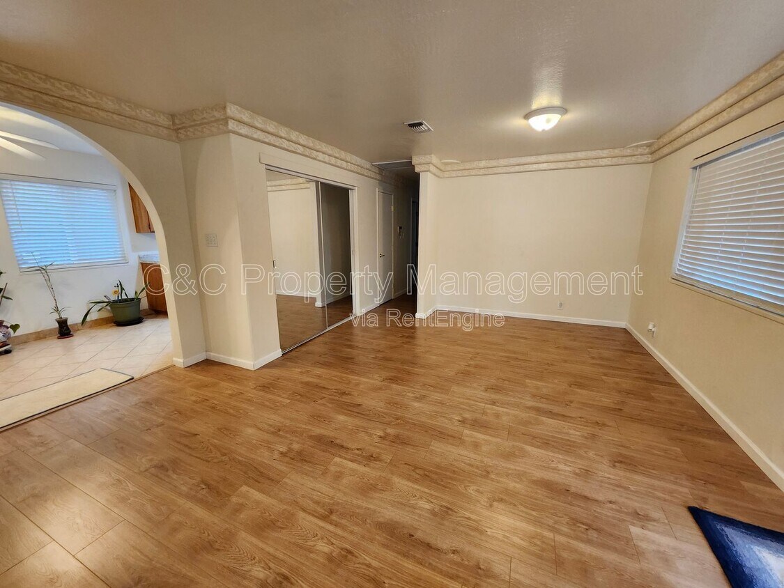 Foto del edificio - 6671 Graham Cir