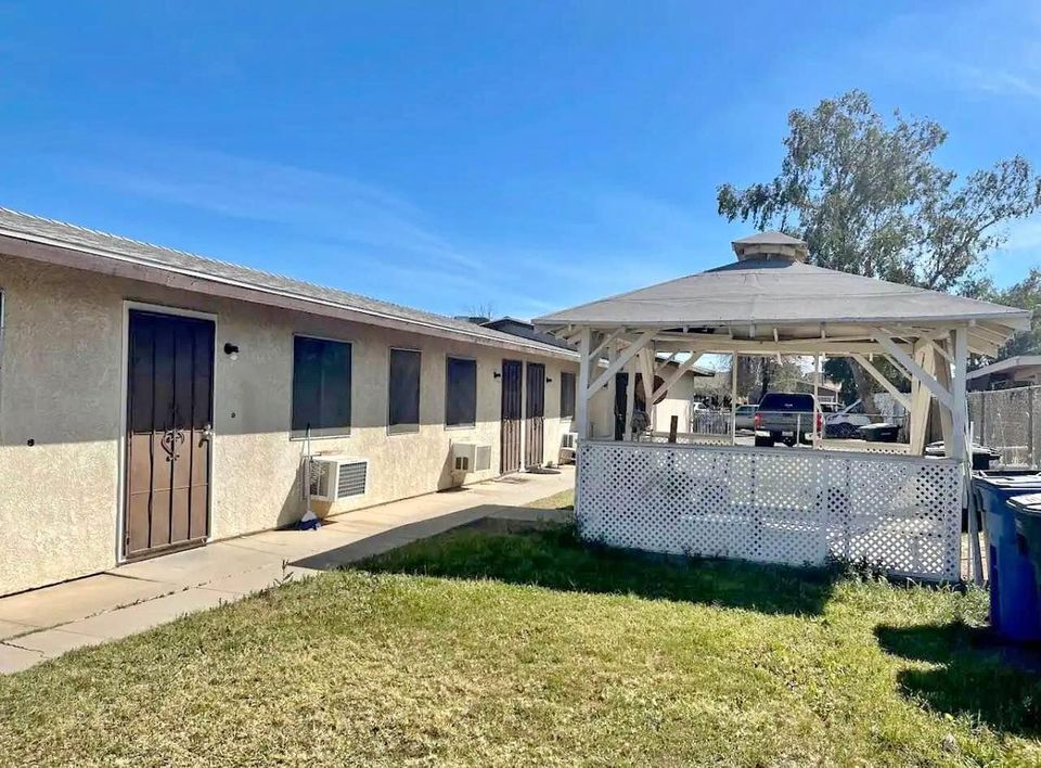 232 W Brighton Ave, El Centro, CA 92243 Townhome Rentals in El Centro