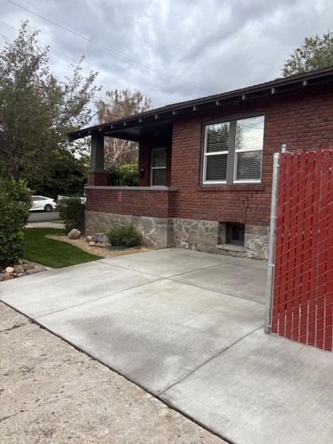 Off Street Parking for small vehicle - 529 Ridge St
