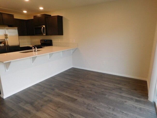 Building Photo - 4Bd/2.5Ba Two Story Home - Available to View!