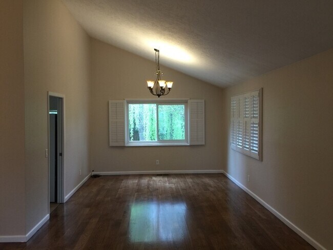 Building Photo - Large SW Reno 4 Bedroom 3 Car Garage - Pet...